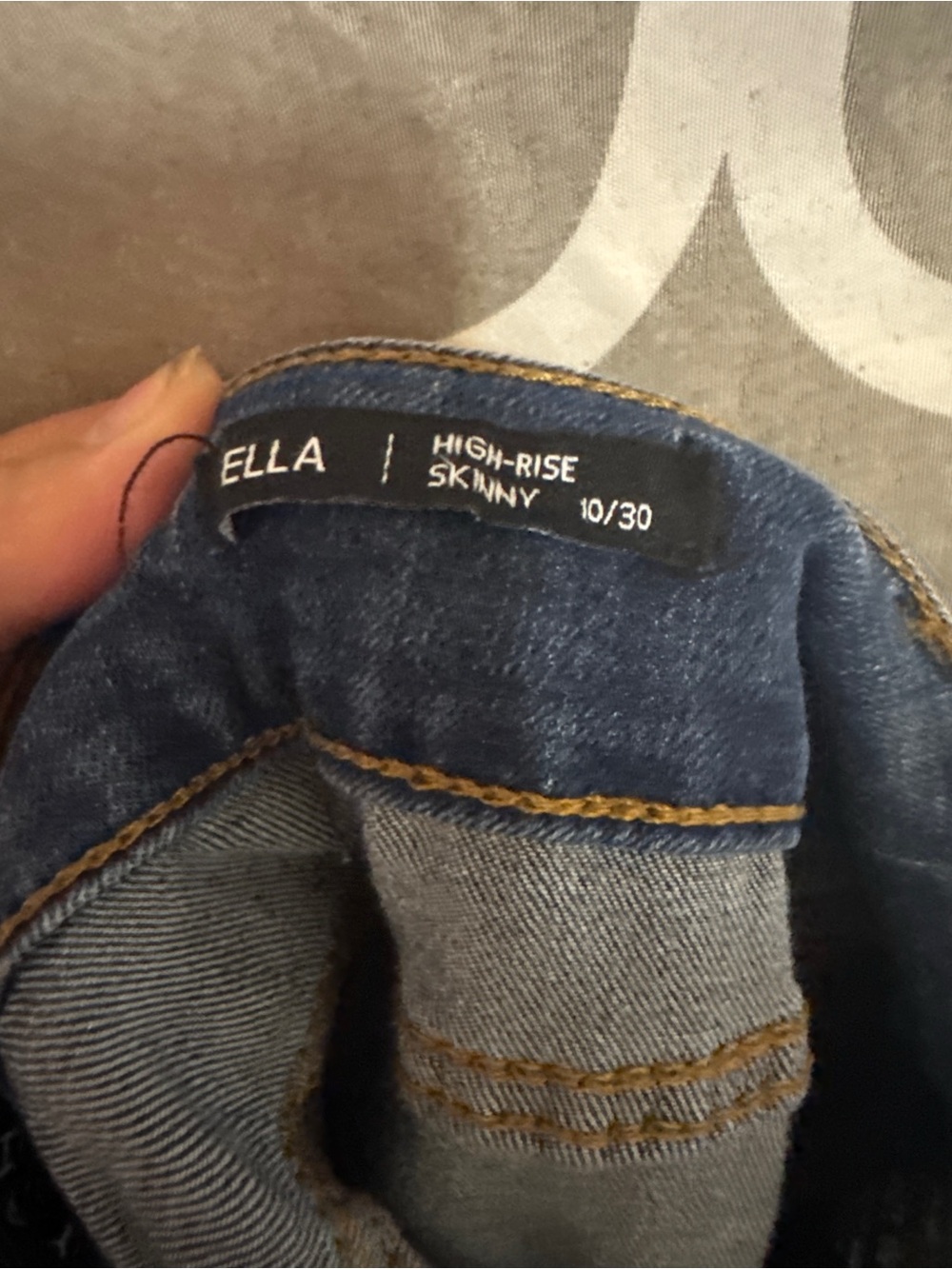 Tahari Ella High-Rise Skinny Jeans Medium Wash Size 10/30 - Picture 3 of 5